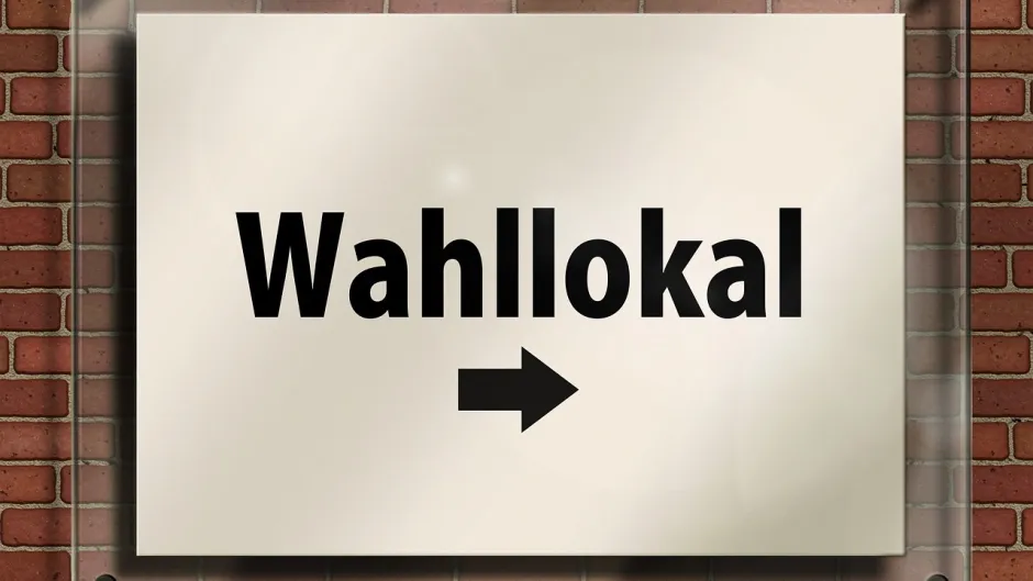 Blick auf ein Schild, auf dem "Wahllokal" steht